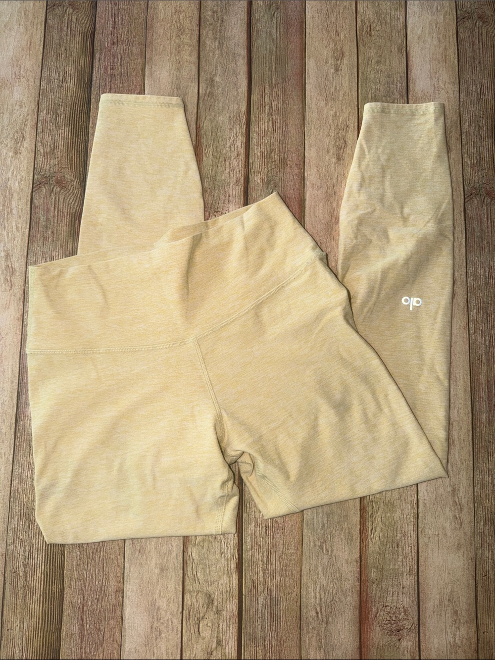 ALO Yoga High-Waist Leggings in Pale Yellow